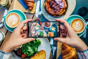 man-photographing-food-df5ce6bc54734695881dfdb27b1066f2
